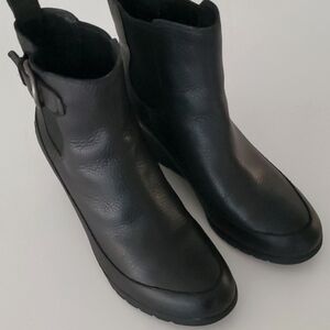 UGG Arleta Wedge Ankle Black Leather Boots